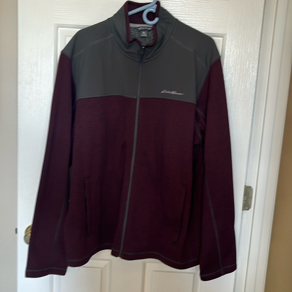 Eddie Bauer Men’s lightweight Knitted Jacket. XL